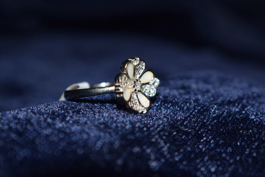Mother-of-Pearl Blossom Pure 925 Sterling Silver Ring